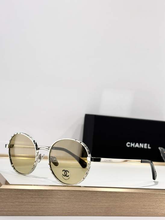 Picture of Chanel Sunglasses _SKUfw77670000fw